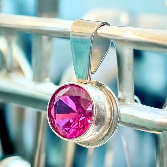 Extraordinary Natural Pinkish-Red Sapphire Sterling Silver Pendant - Picture 2 of 15